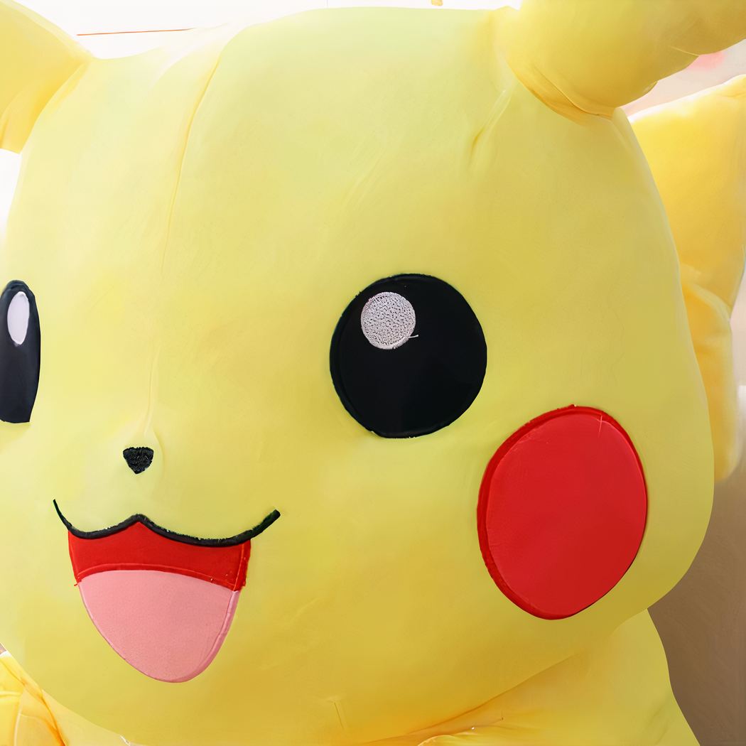 Pokemon - Peluche Pikachu avec pomme 25 cm - Figurine-Discount