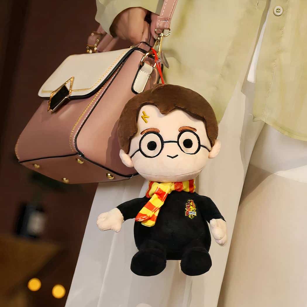 https://www.magic-plush.com/wp-content/uploads/2022/08/harry-potter-giant-plush-2.jpeg