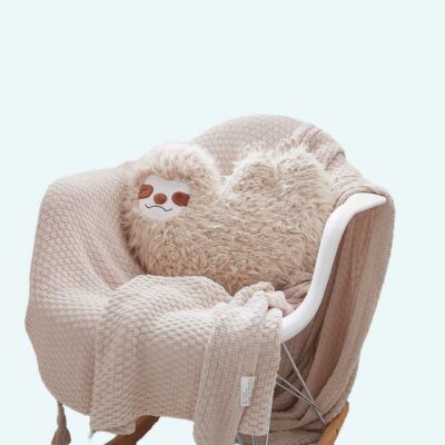 Heart-shaped sloth plush cushion for children
